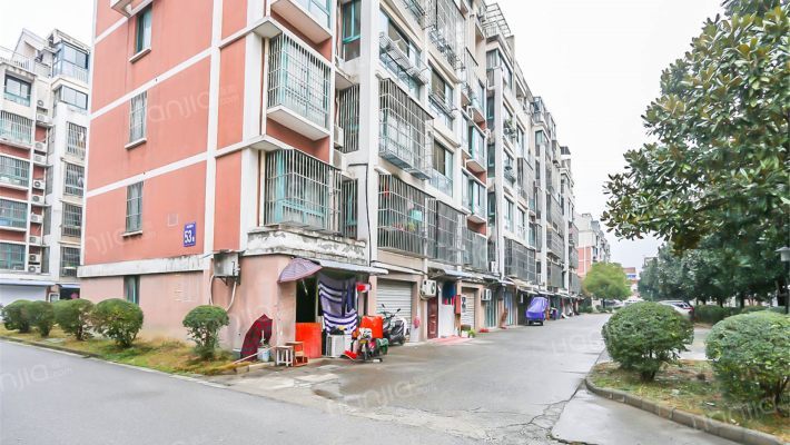 北岸春天外景图