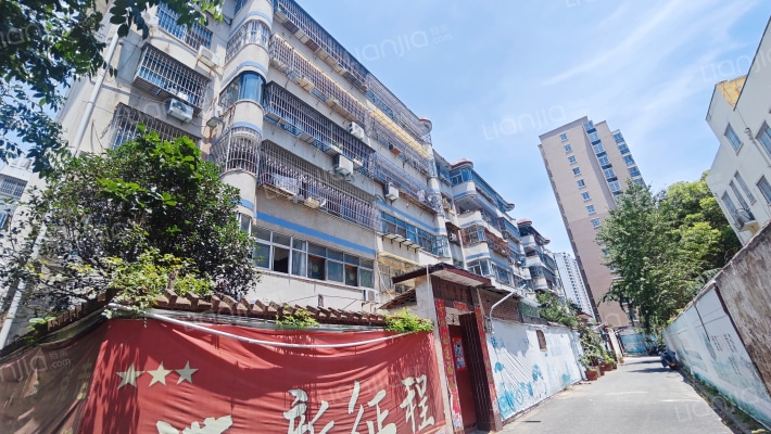 艺术学院家属院外景图