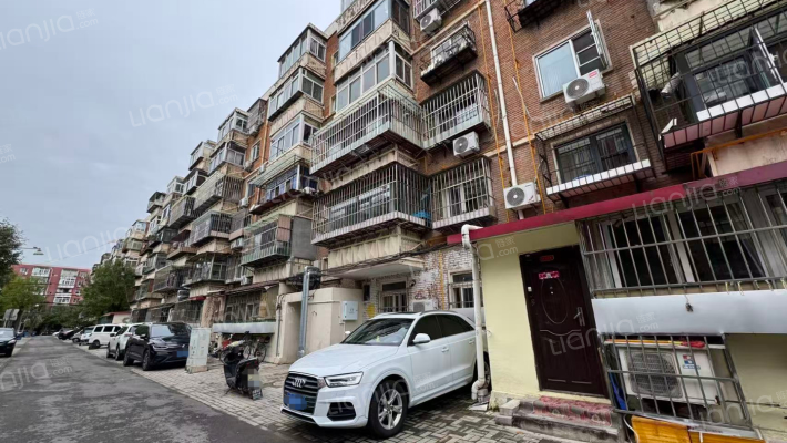 冠云东里外景图