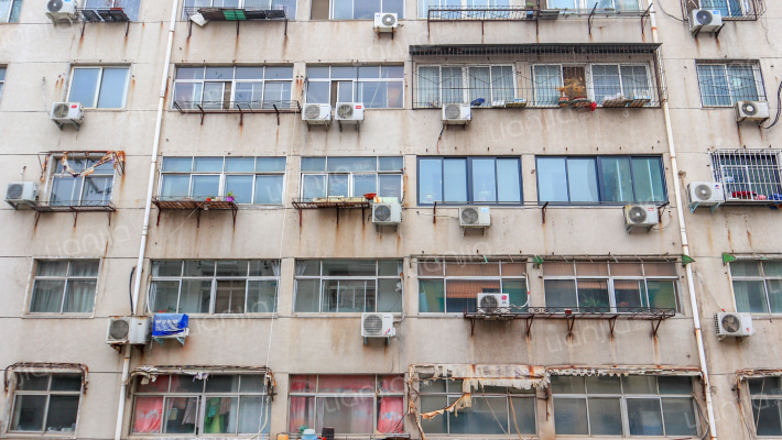 华山路215号院外景图