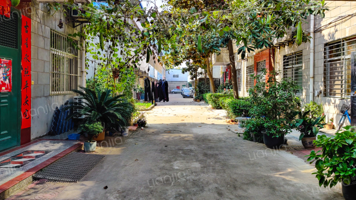 东红小区外景图