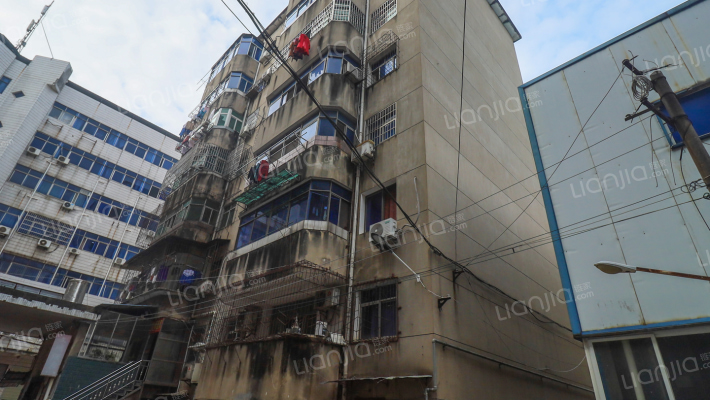 县人民医院宿舍外景图