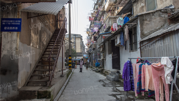 万安局巷外景图