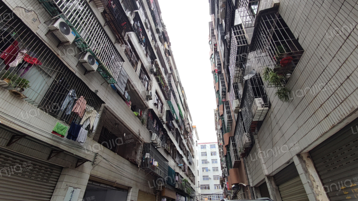 华龙小区外景图