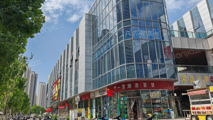 麓山荣郡商业广场外景图