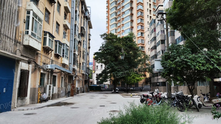 五建八号路小区外景图