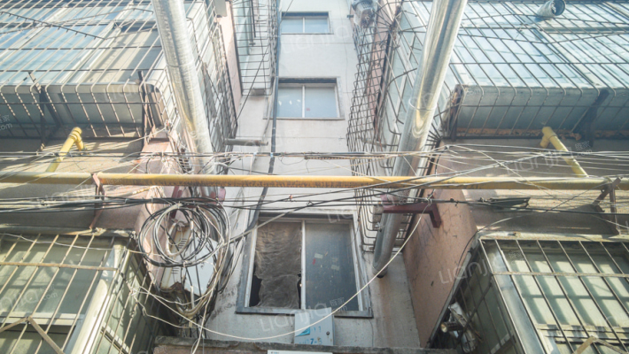 洒水车队家属院外景图