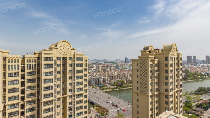 河畔花城外景图