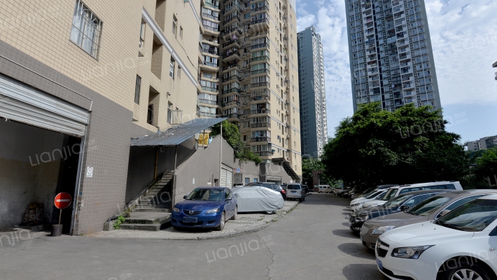 天水伴山居外景图