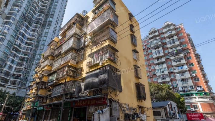 化工宿舍外景图