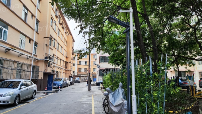 城建开发小区家属楼外景图