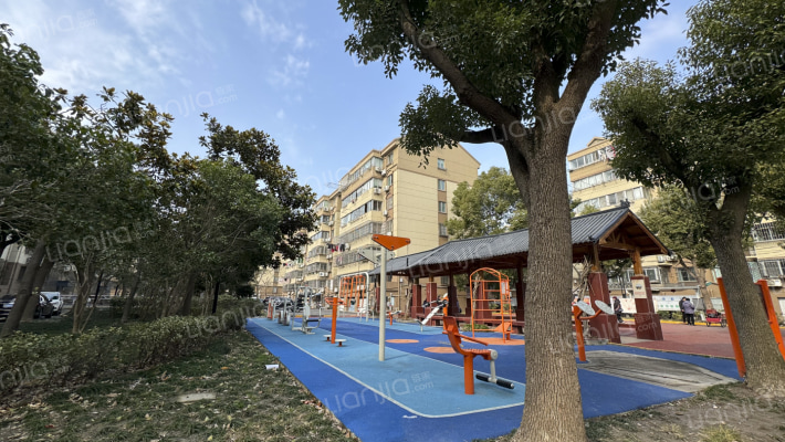 育秀一区外景图