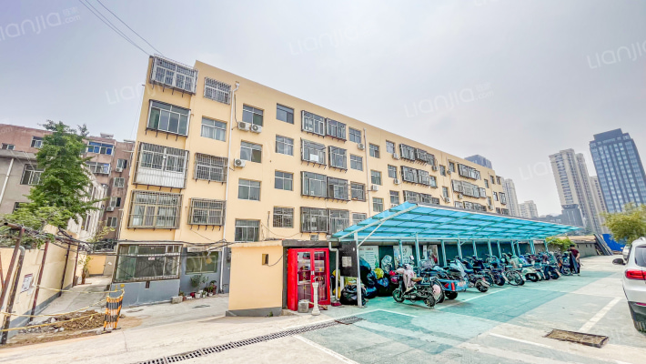 泰山大街燃气公司宿舍外景图