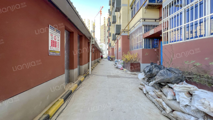 西安综合职业中专家属院外景图