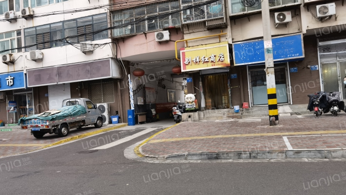 35中宿舍外景图