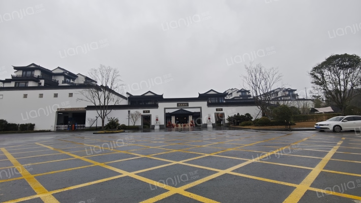 蜀道牧山溪岸外景图