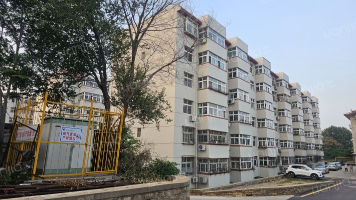 山东泰山轮胎厂宿舍楼外景图