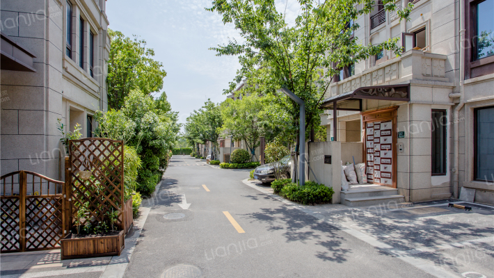 上海中骏雍景湾西区房价怎么样中骏雍景湾西区房源户型图小区车位交通