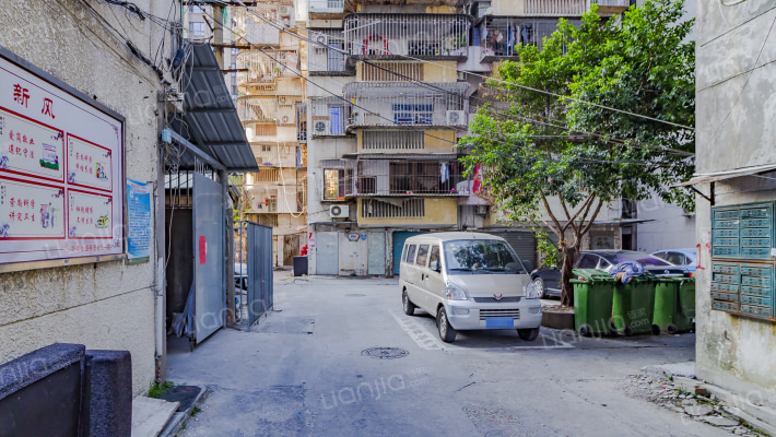 鸿发公寓外景图