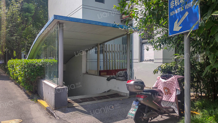 东方康洛外景图