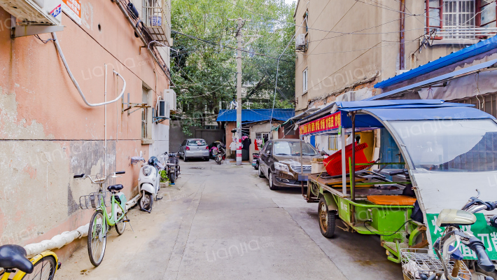 旅服大厦外景图