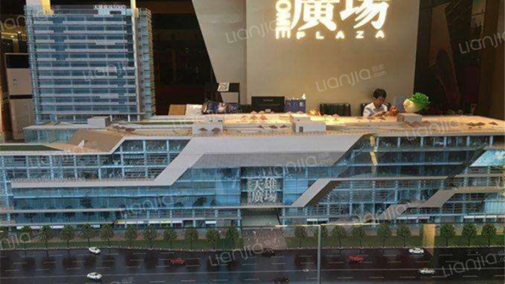 天雄广场外景图