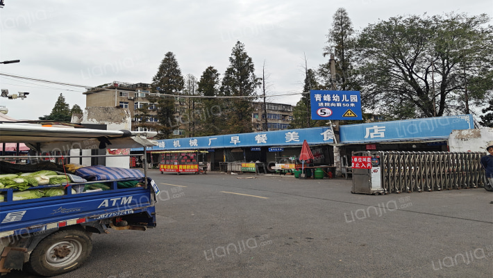 青峰机械厂家属院外景图