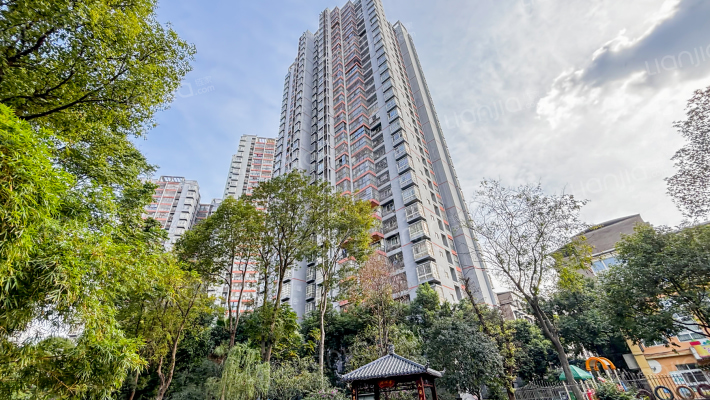 云湖西城外景图