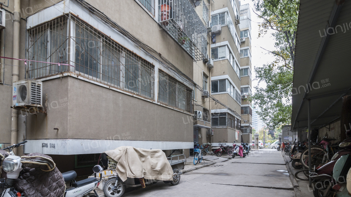 科技中专家属院外景图