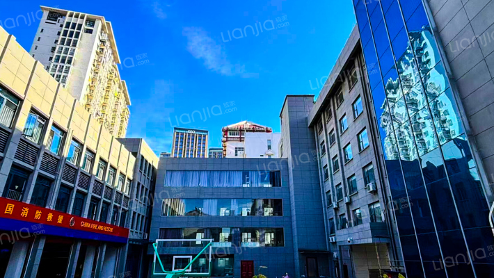 消防队生活院外景图