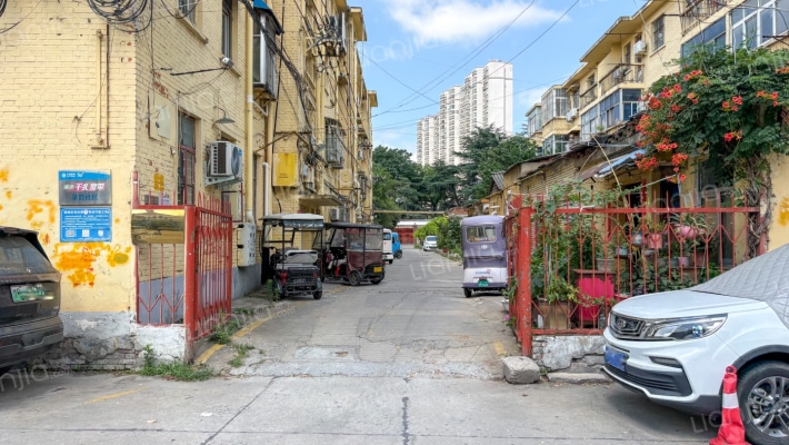 封闭式管理家属院外景图