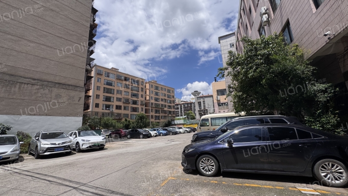 云南省农职业教育培训中心外景图