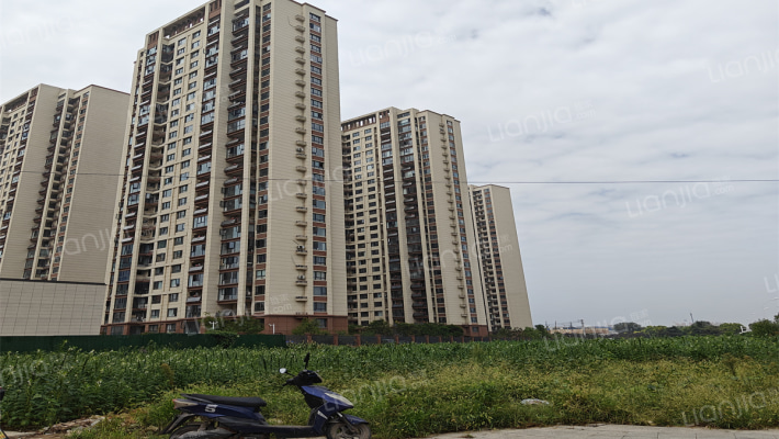 平和江岸首府外景图