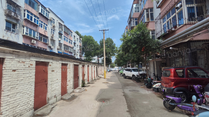 公交公司家属院外景图