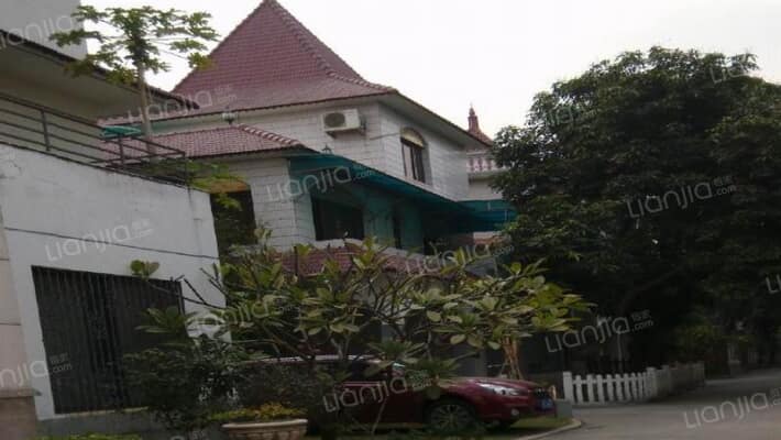 莱茵别墅小区外景图