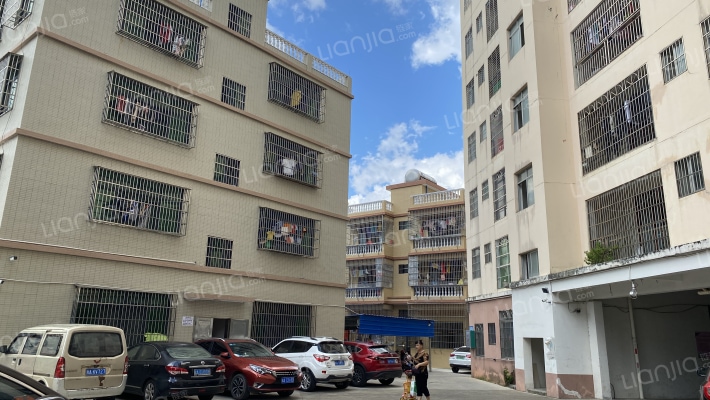 一品椰小区外景图