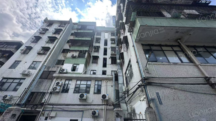 花园前街外景图