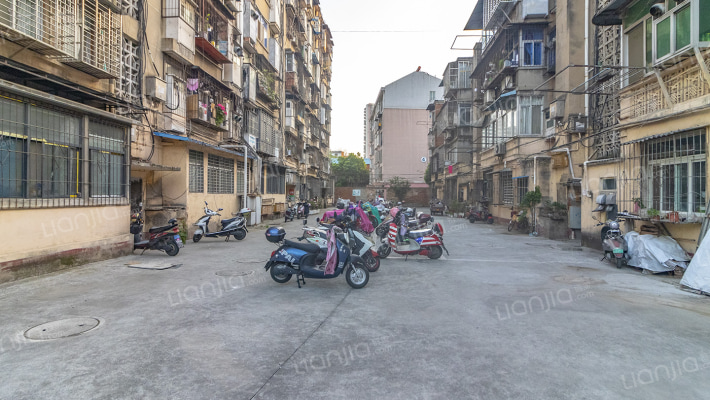 老工贸家属院外景图