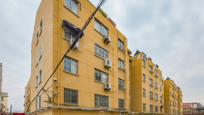 公路站宿舍区外景图