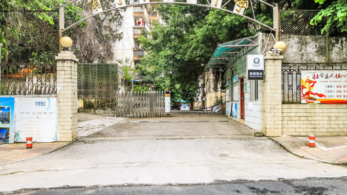 南宁四中生活区外景图