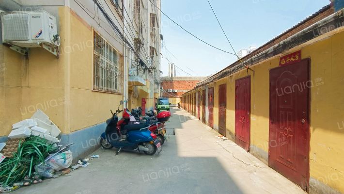 新世纪实业发展有限公司家属楼外景图