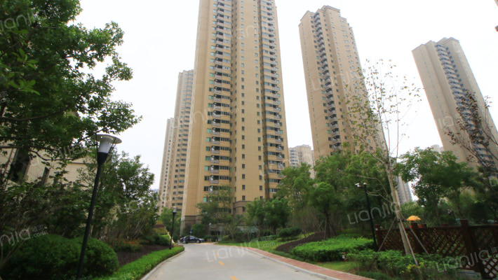 龙信广场外景图