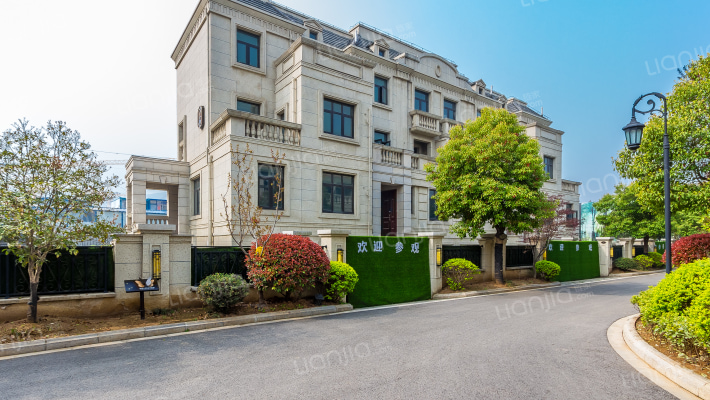 绿地湖语墅一期外景图