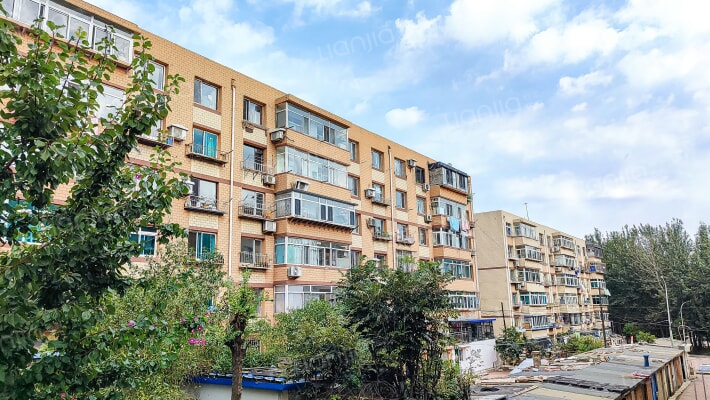 大连湾元宝山街小区外景图