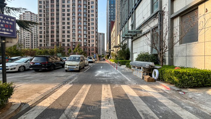 鸿泰广场外景图