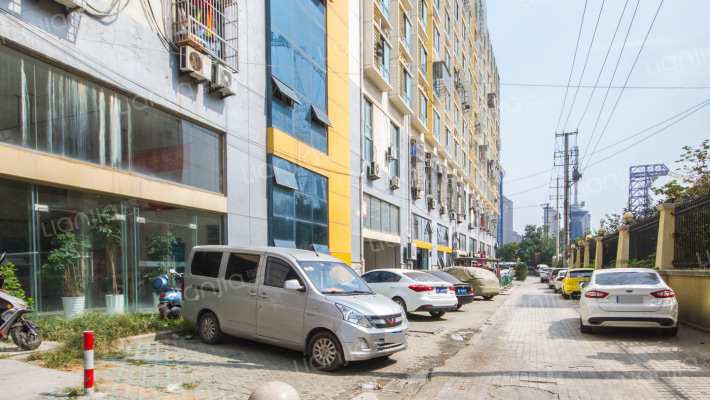 奥特莱斯外景图