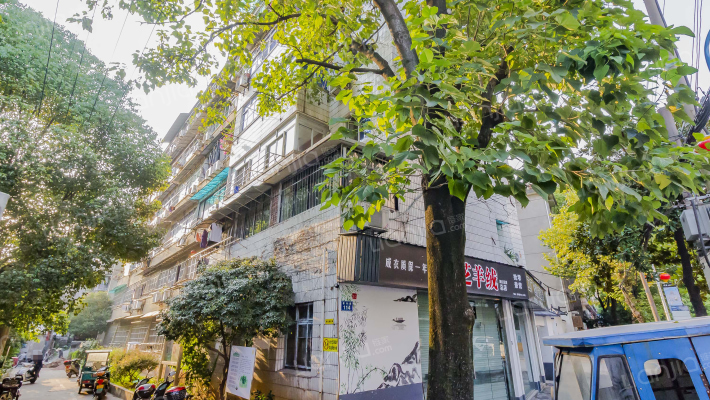 青年路114号外景图