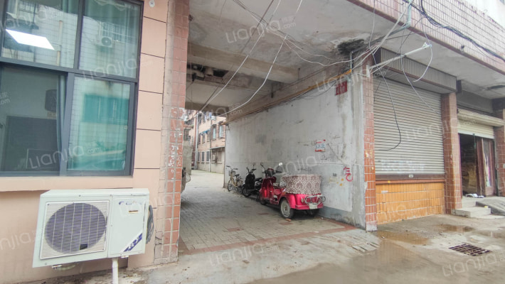 滨中南街外景图