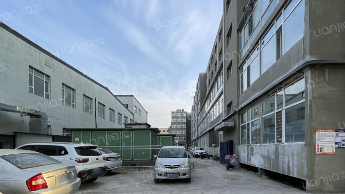 4382厂拐角楼外景图