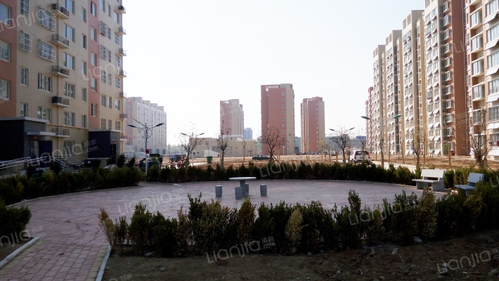 大柿子园社区龙泉山庄外景图